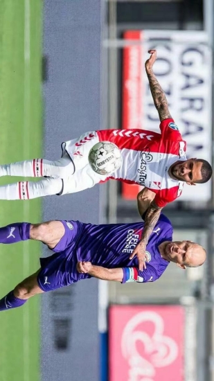 中首次崭露 中首次崭露